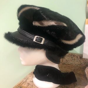Winter hats for women. Real leather/fur